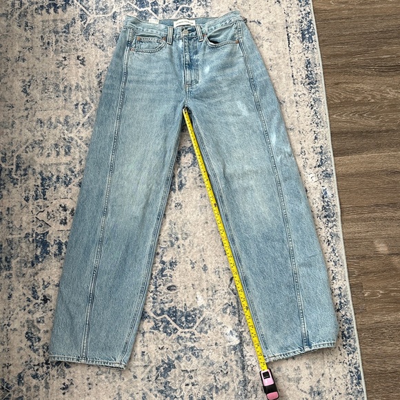 Denim Forum The ‘90s Seamed Hi-Rise Barrel Jean - Picture 6 of 11